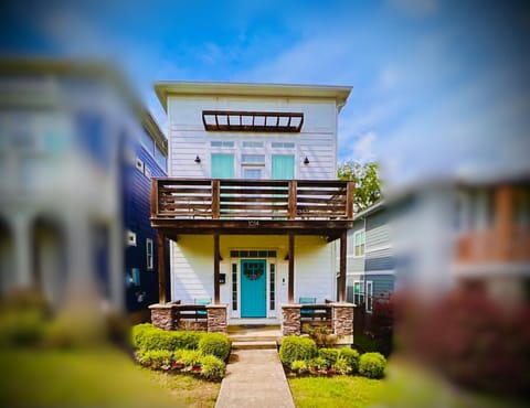 Welcome to The Grove House - your comfortable Nashville home base in 12 South.