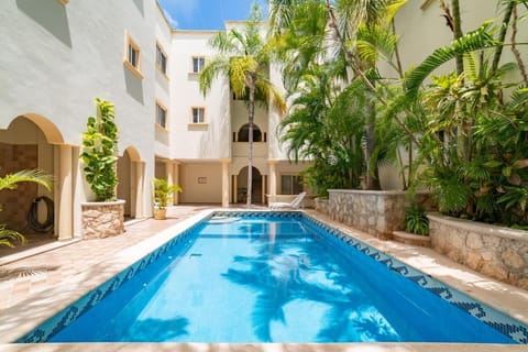 Outdoor Communal Pool