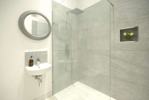 Bathroom 2 The Emperador bathroom