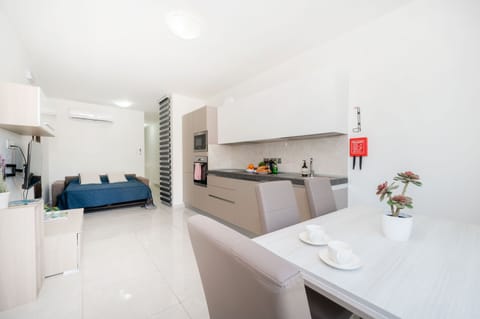 Kitchen/Living/Dining Ph 12 (1)