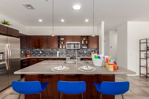 3 Seat Breakfast Bar