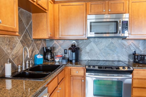 Coffee bar-Keurig coffee machine/ filter coffee