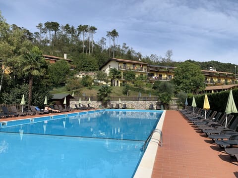 Sky, Water, Building, Cloud, Plant, Tree, Swimming Pool, House, Shade, Leisure