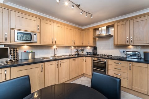 Modern fitted kitchen for your self catering holiday in Keswick