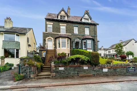 The Ridgeway is an apartment within a magnificent Victorian building occupying an elevated position close to the centre of Keswick