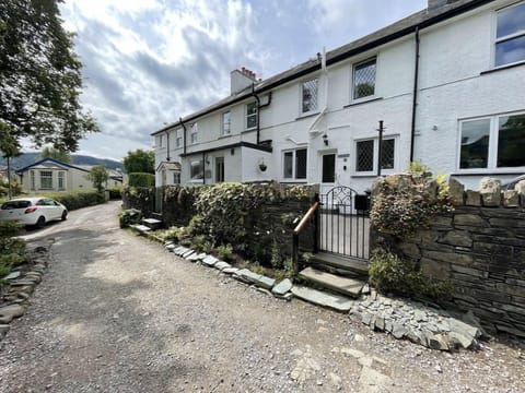 Fairbank is a beautiful cottage located on a quiet street between Fitz Park and the centre of Keswick