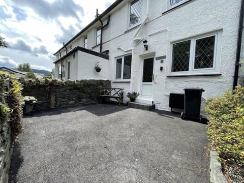 The property has an enclosed rear garden with seating , so you can sit out and enjoy the warmer days