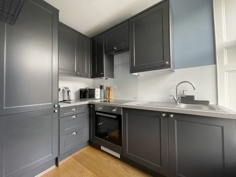 The modern kitchen has everything you need to cook delicious dinners on your self catering holiday in Keswick