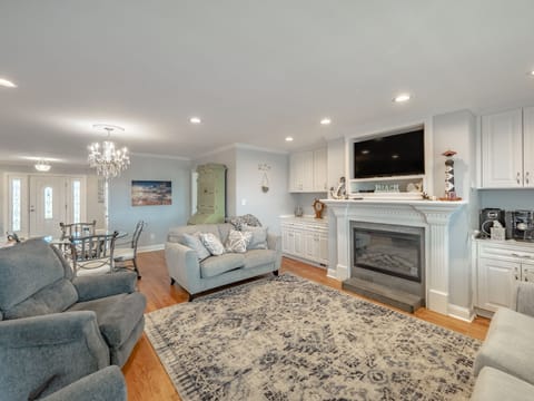 Living Room - Breakfast nook area for 4