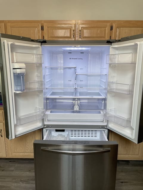 Samsung refrigerator. The icemaker can be accessed from the bottom drawer. 