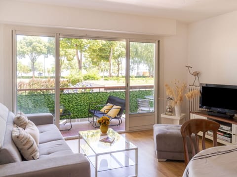 Furniture, Property, Comfort, Azure, Wood, Textile, Building, Interior Design, Bed Frame, Bed