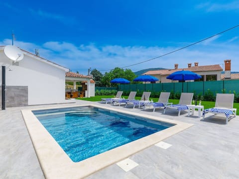 Water, Cloud, Sky, Plant, Swimming Pool, Blue, Building, Azure, Shade, Outdoor Furniture