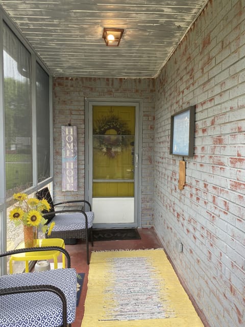 Covered porch☀️