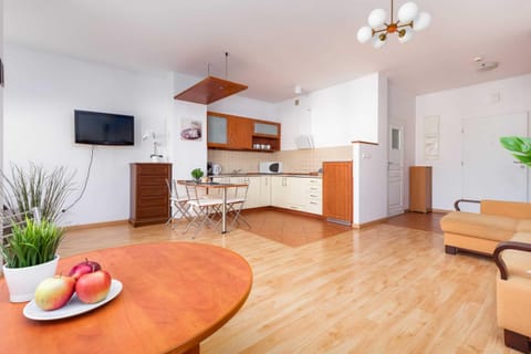 Stylish living room with coffe table. 