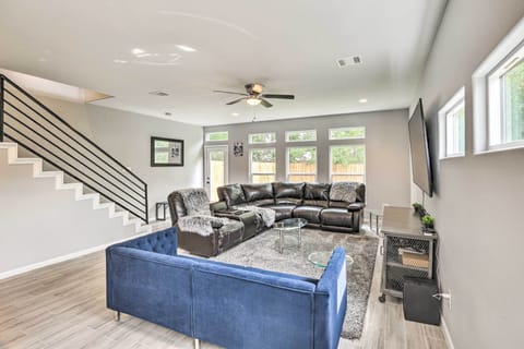 Houston Vacation Rental | 3BR | 2.5BA | 1,889 Sq Ft | Stairs Required