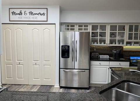 Fully equipped kitchen. Perfect for longer stays and family feasts. 