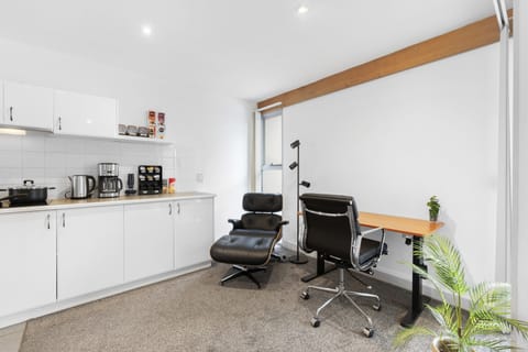 Electric sit/stand desk, smart dock, ergonomic leather chair.