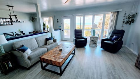 Livingroom with amazing water views! Swivel chairs allow for ease of sightseeing