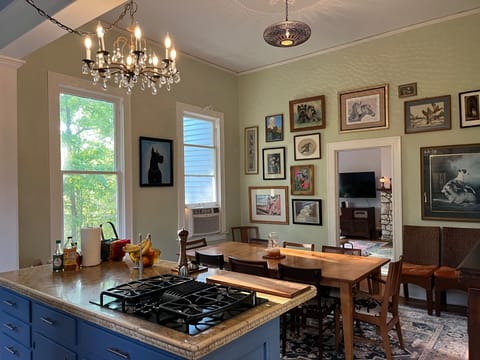 Enjoy the "double animal" art, or the games in the hutch