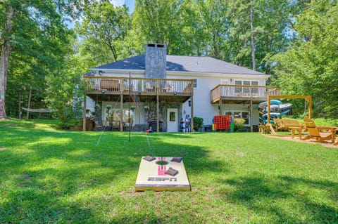 Sparta Vacation Rental | 6BR | 3BA | 3,100 Sq Ft | 1 Step Required