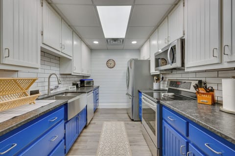 Kitchen | Cooking Basics | Dishwasher | Lower Floor | Stairs Required