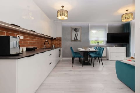 Kitchenette with plenty of kitchen utensils and dishes. 