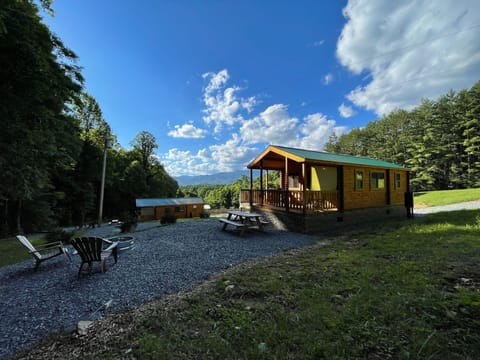 Exterior - Exterior of Maple Cabin