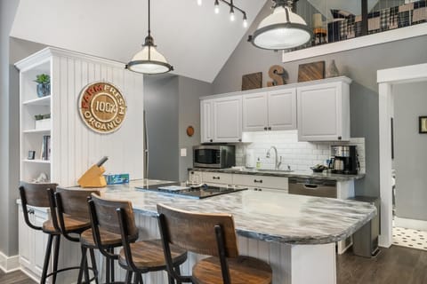 Kitchen - Full kitchen with everything you need to cook and dine.