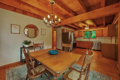 Dining for 4 guests, next to the kitchen. Additional dining area in the sunporch for 6 guests.