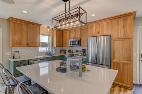 Fully kitchen, ready for cooking! (ask us if we have it!)