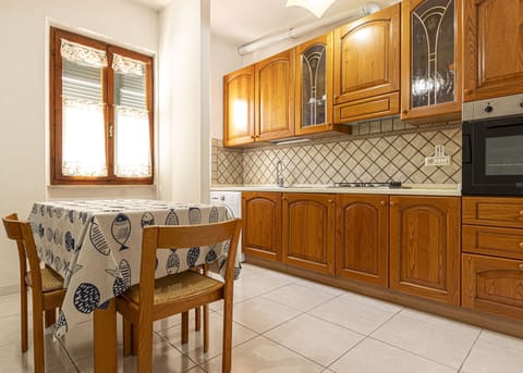 table and kitchen-Ottavia-Elba Island