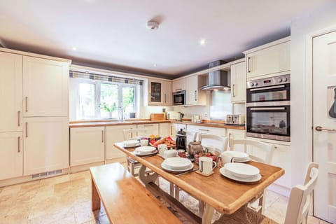 Elm Bank Kitchen - StayCotswold