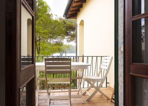 Bathroom with shower-Casa La Spiaggia 1-Elba Island