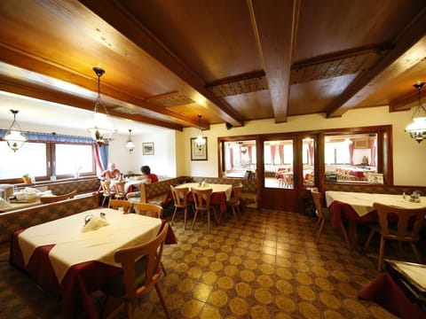 Doppelzimmer mit fl. Wasser - Gasthof Michlbauer Bed and Breakfast in Schladming