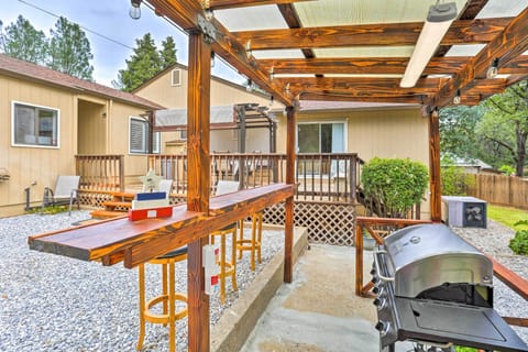 Shasta Lake Vacation Rental | 3BR | 2BA | 1,465 Sq Ft | 2 Steps to Enter