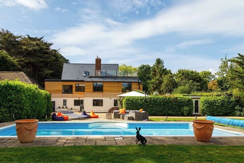 Welcome to Lindfields! A stunning secluded home with pool in West Wittering.