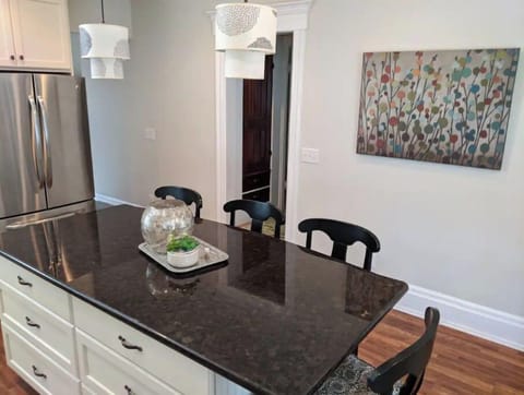 Kitchen island area and seating for 4.
