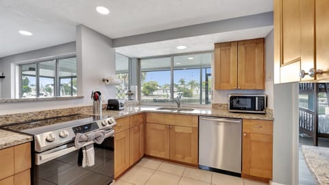 For food enthusiasts, our modern and fully equipped kitchen is a true highlight.