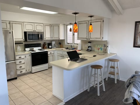 4013 Ocean 2nd FL Kitchen
