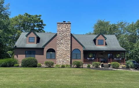 Welcome to 100 Old Murrahill Road! 