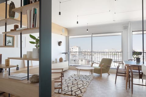 Open living room with view allover Paris