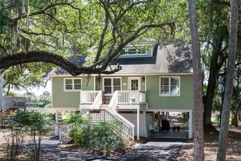 Welcome to 543 Tarpon Pond Cottage. New to the Rental Program! An adorable 3 bedroom, 2 bath cottage with a loft.