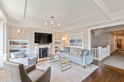 Beautifully appointed Russian Hill Residence. 