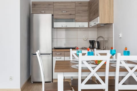 Kitchenette with plenty of kitchen utensils and dishes. 