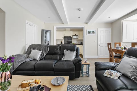 Fresh Escapes - Sovereign House - 2 Bed Apartment - Torquay