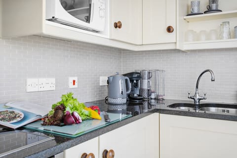 Fresh Escapes - Sovereign House - 2 Bed Apartment - Torquay