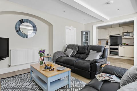 Fresh Escapes - Sovereign House - 2 Bed Apartment - Torquay