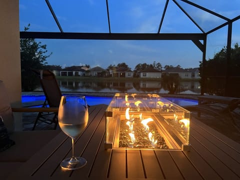 Lanai, pool area