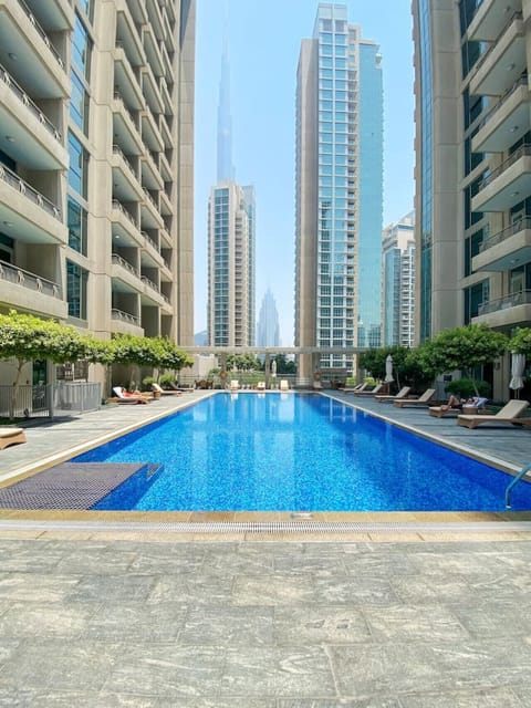 Poolside Oasis: Dive into luxury with stunning views and a refreshing escape from the heat!