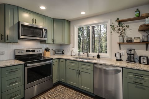 Whip up dinner for 12 or breakfast for 4 in this warm, modern,+ equipped kitchen